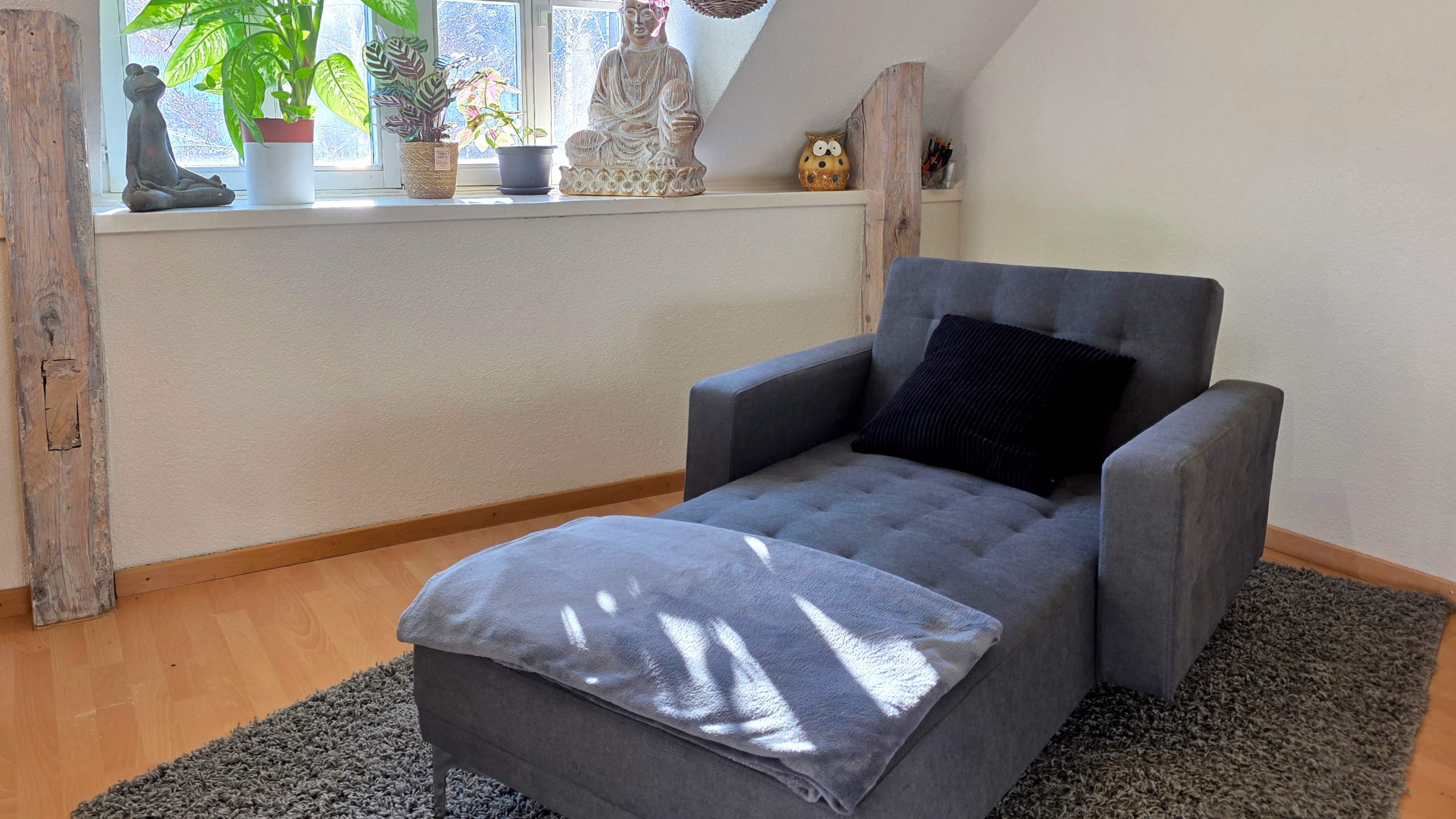 Espace de détente du cabinet Hypno-Alchimiste à Sonvilier, atmosphère apaisante
